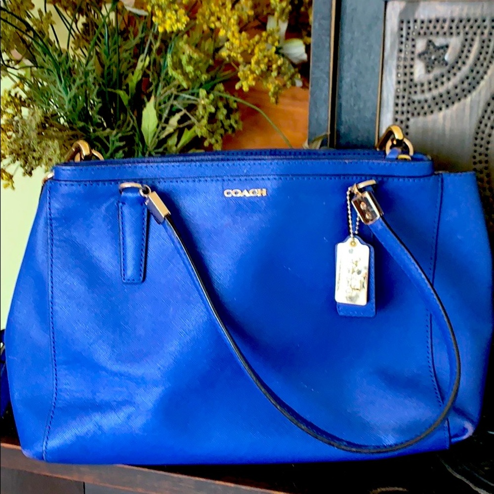 Authentic Coach leather Purse blue in color! Only purse wiling to take offers